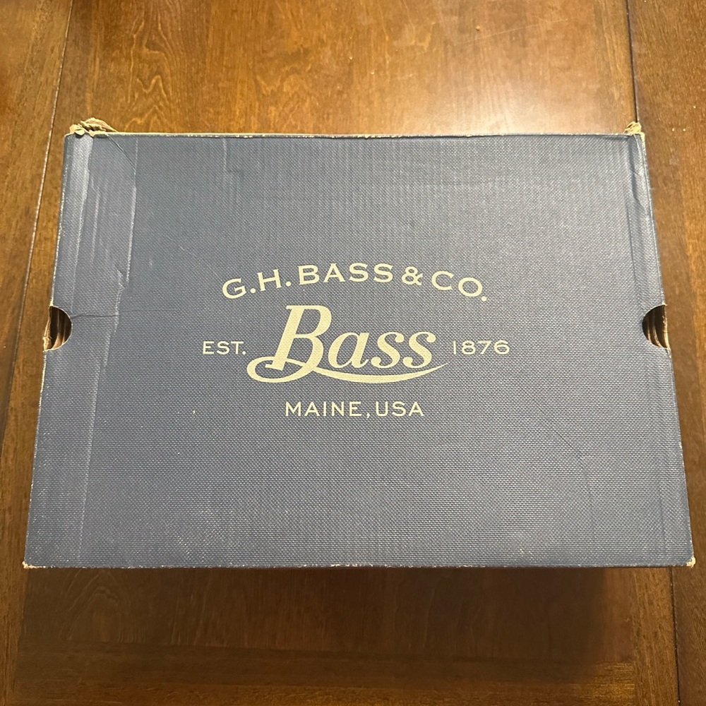 Bass Olive Shoe Box with Blue Accent